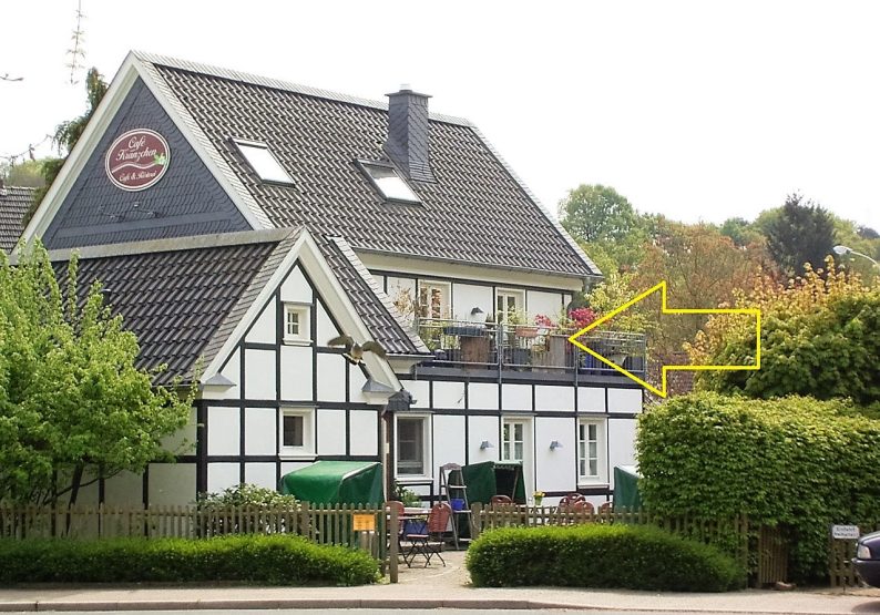 Rückansicht mit Balkon Terrasse